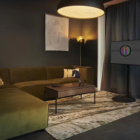 Penthouse Storage 60 * إمدن